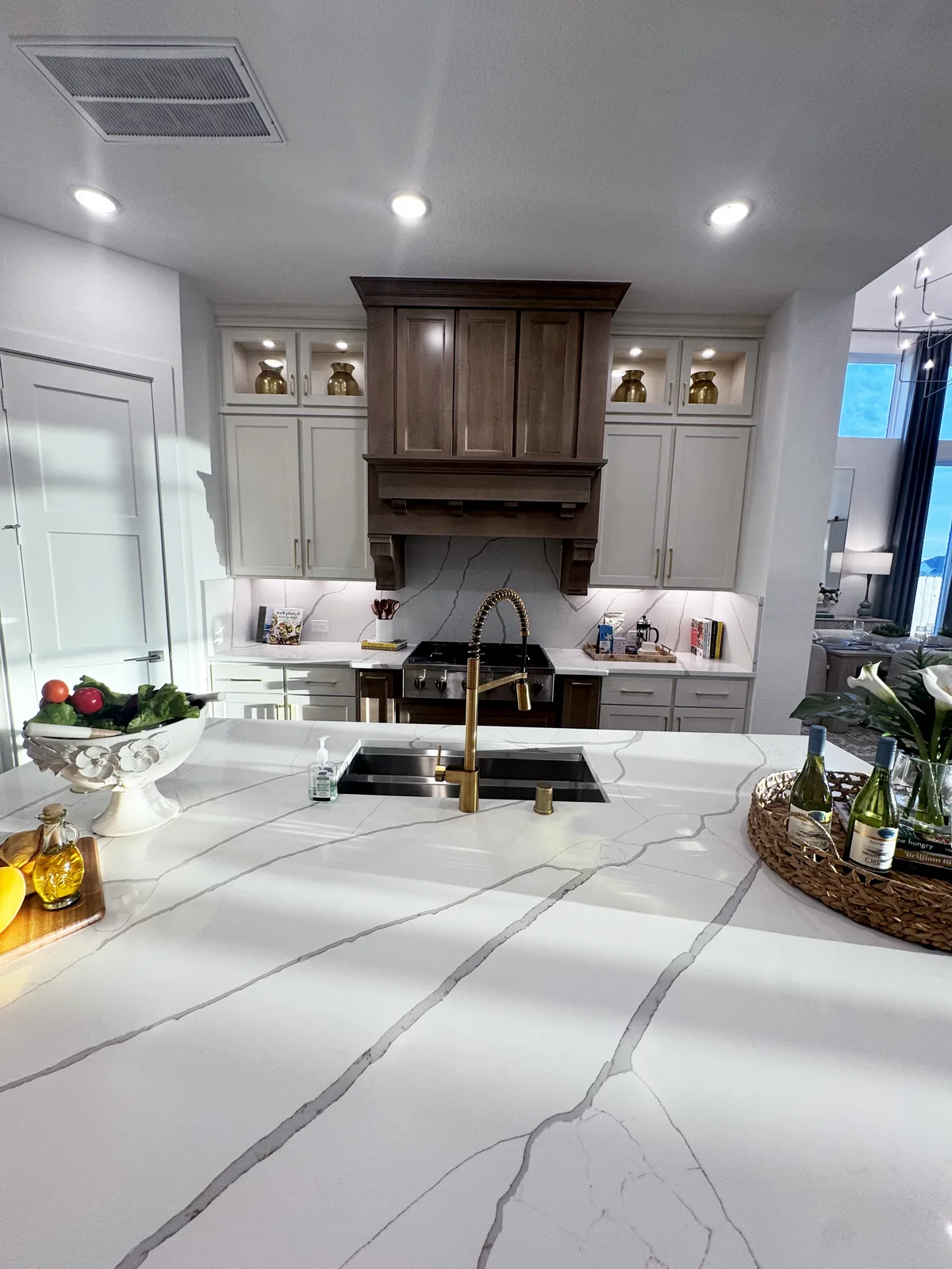 Kitchen remodel with custom finishes by Drakon Builders